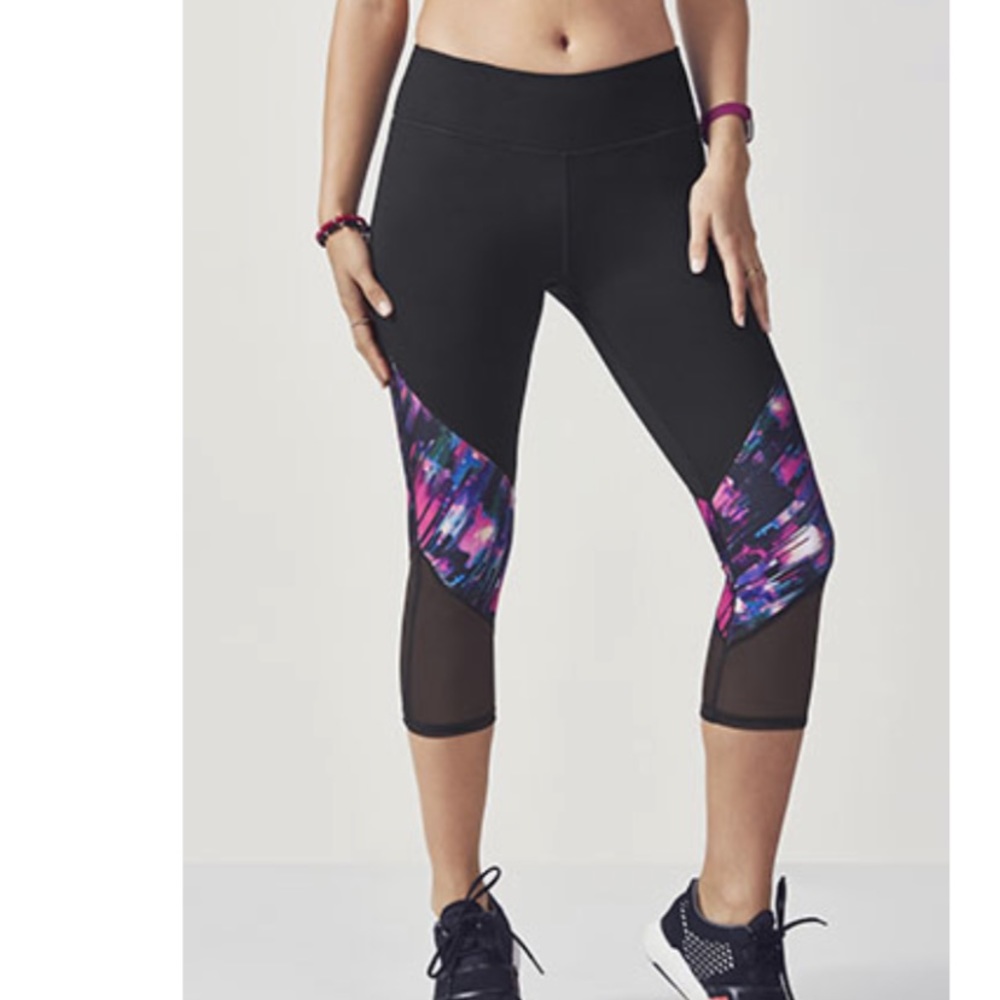 Fabletics Mid-Rise Mesh Powerhold Capri